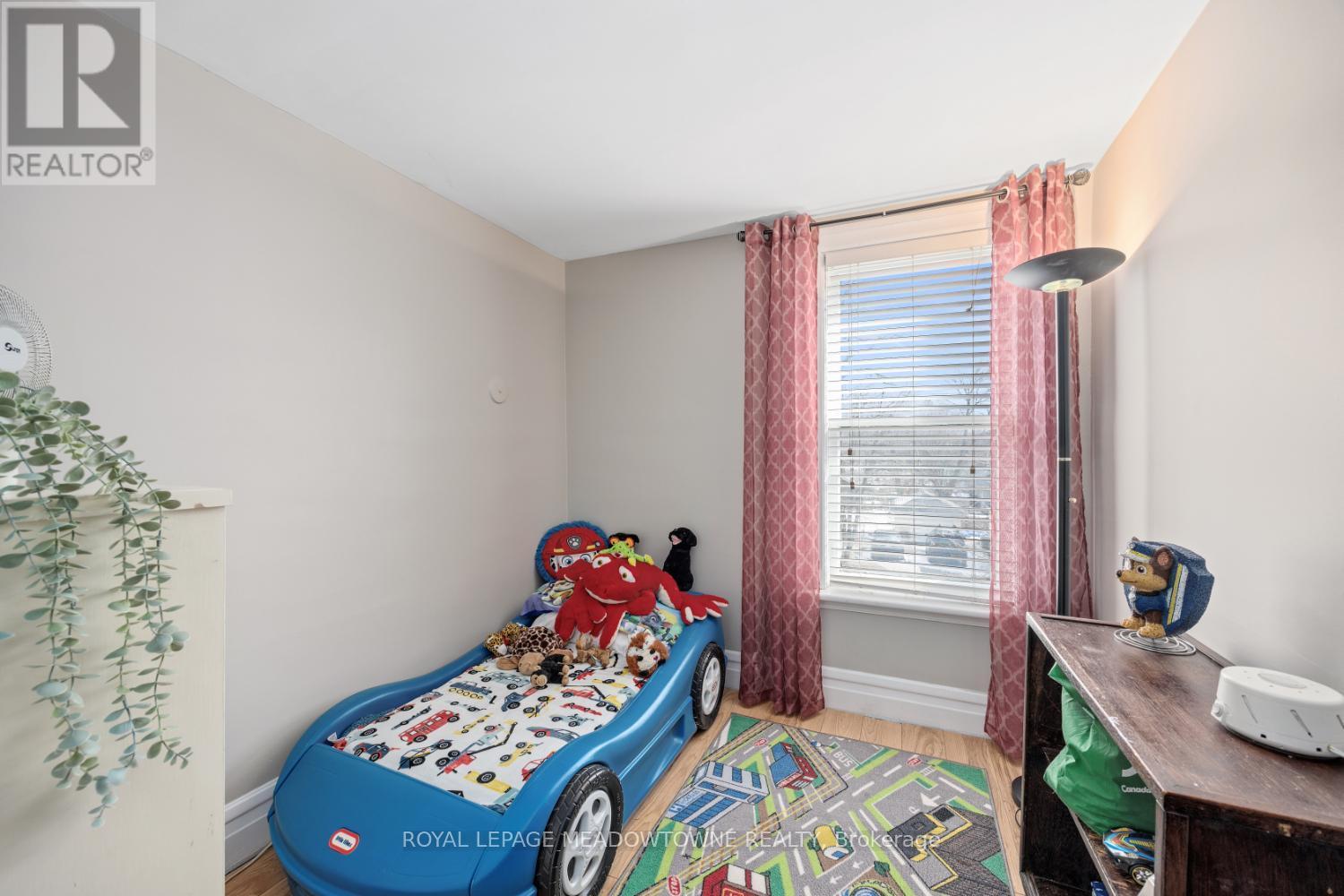 












315 MARK STREET

,
Peterborough East,




Ontario
K9H1V5

