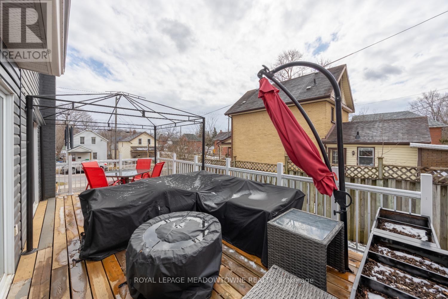 












315 MARK STREET

,
Peterborough East,




Ontario
K9H1V5

