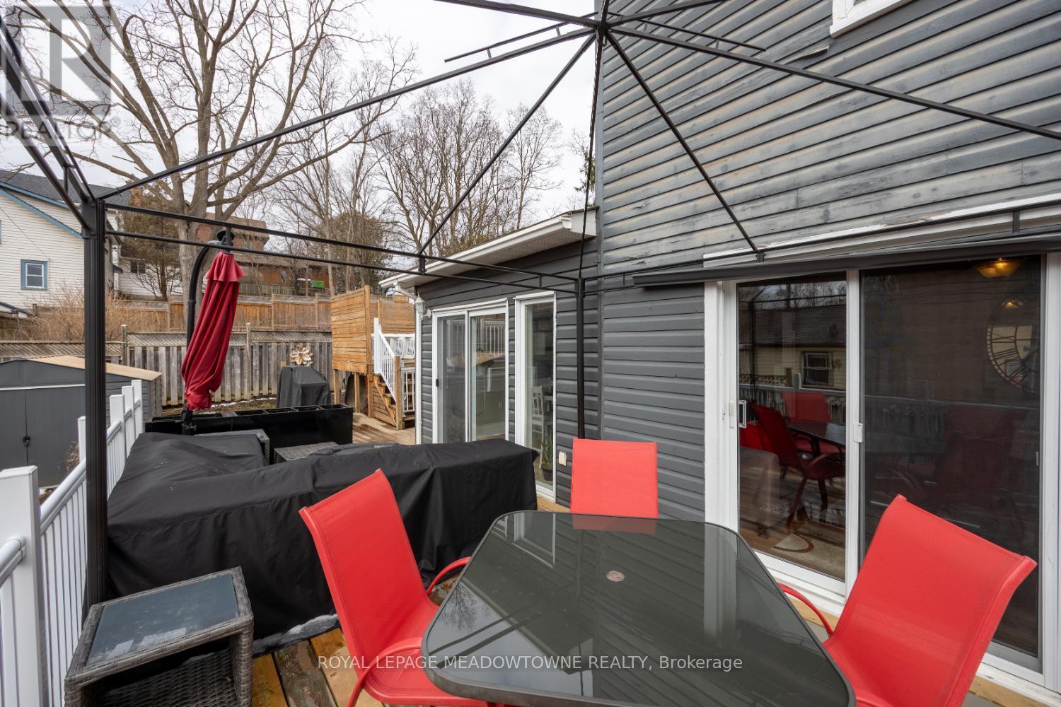 












315 MARK STREET

,
Peterborough East,




Ontario
K9H1V5

