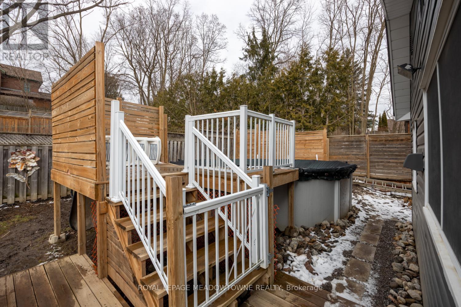 












315 MARK STREET

,
Peterborough East,




Ontario
K9H1V5

