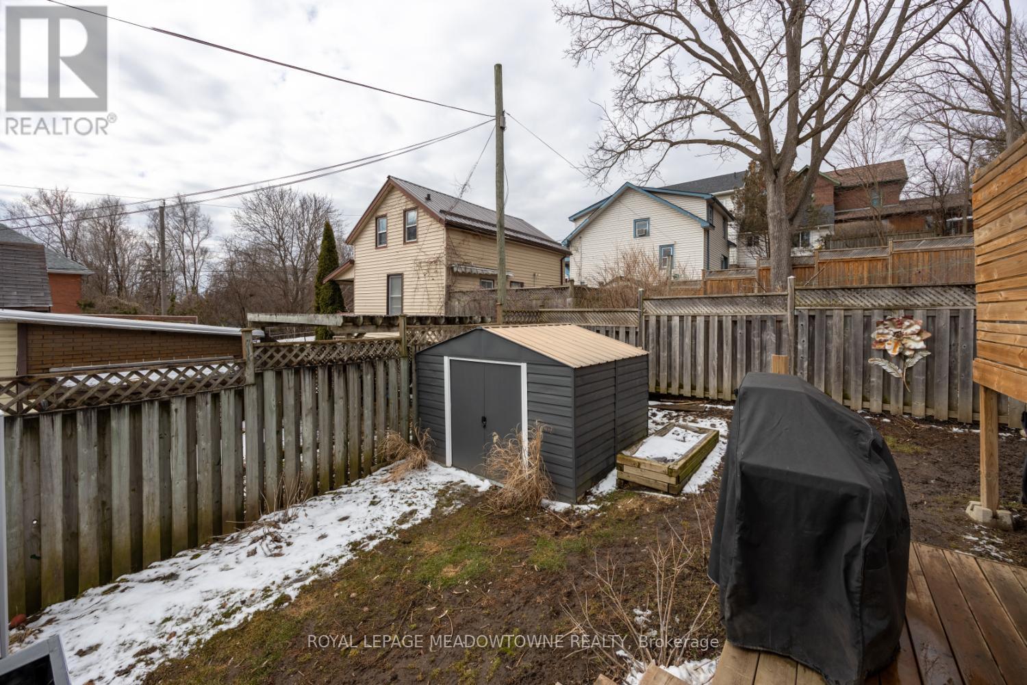 












315 MARK STREET

,
Peterborough East,




Ontario
K9H1V5

