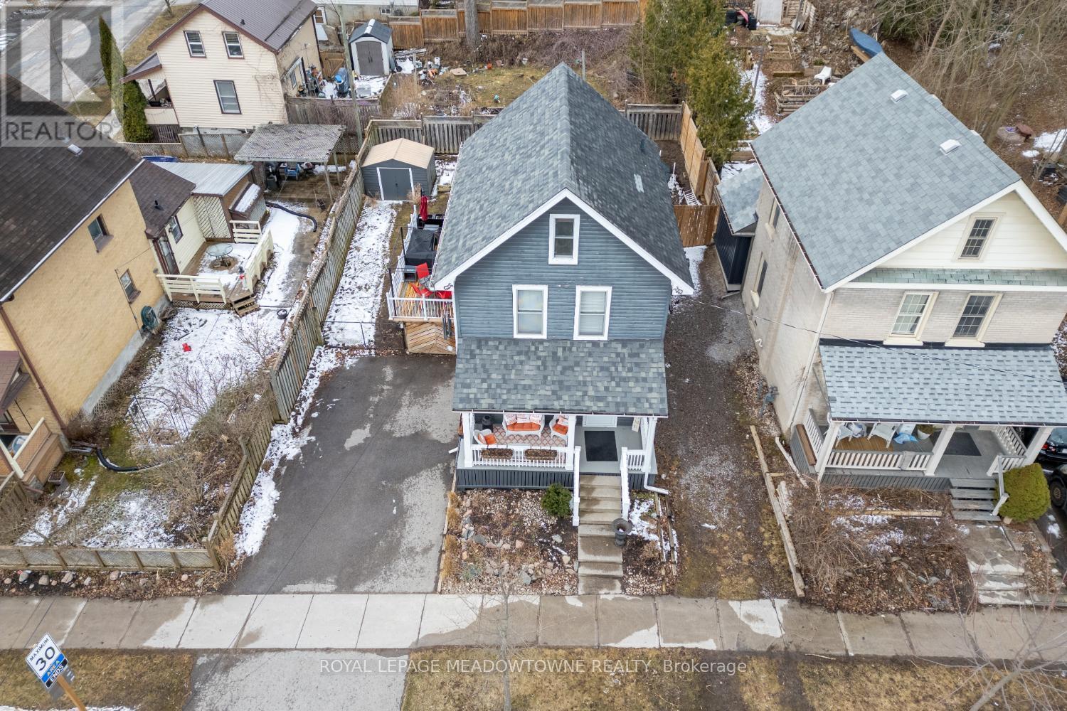 












315 MARK STREET

,
Peterborough East,




Ontario
K9H1V5

