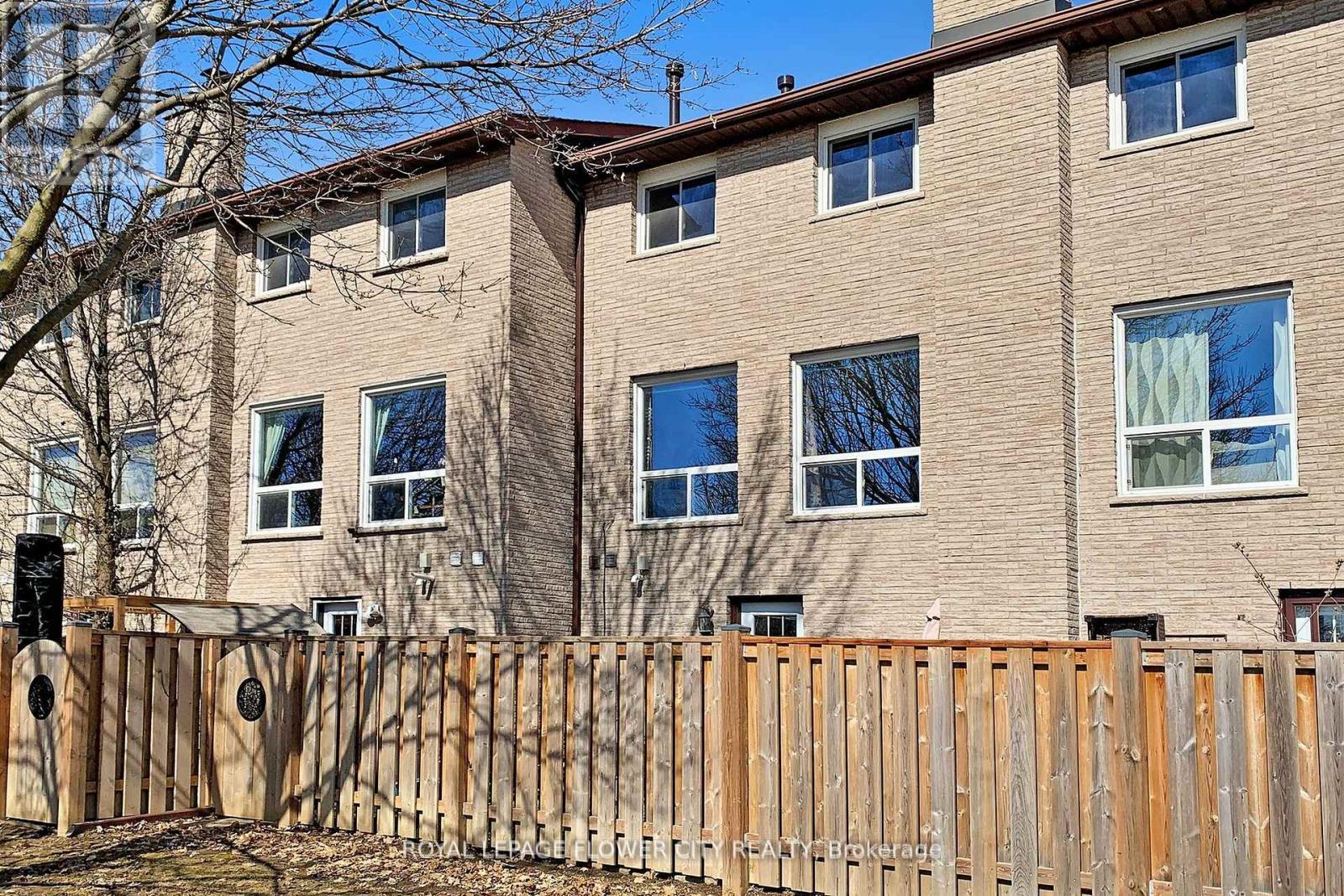 












43 - 1155 PARAMOUNT DRIVE

,
Hamilton,




Ontario
L8J2N2

