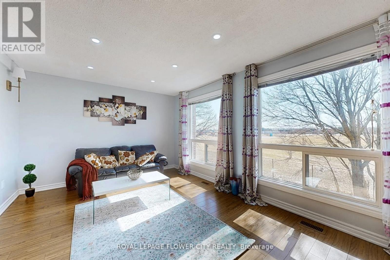 












43 - 1155 PARAMOUNT DRIVE

,
Hamilton,




Ontario
L8J2N2

