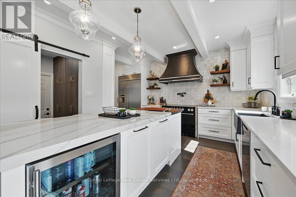 












2144 BLACKFOREST CRESCENT

,
Oakville (WM Westmount),




Ontario
L6M4T7

