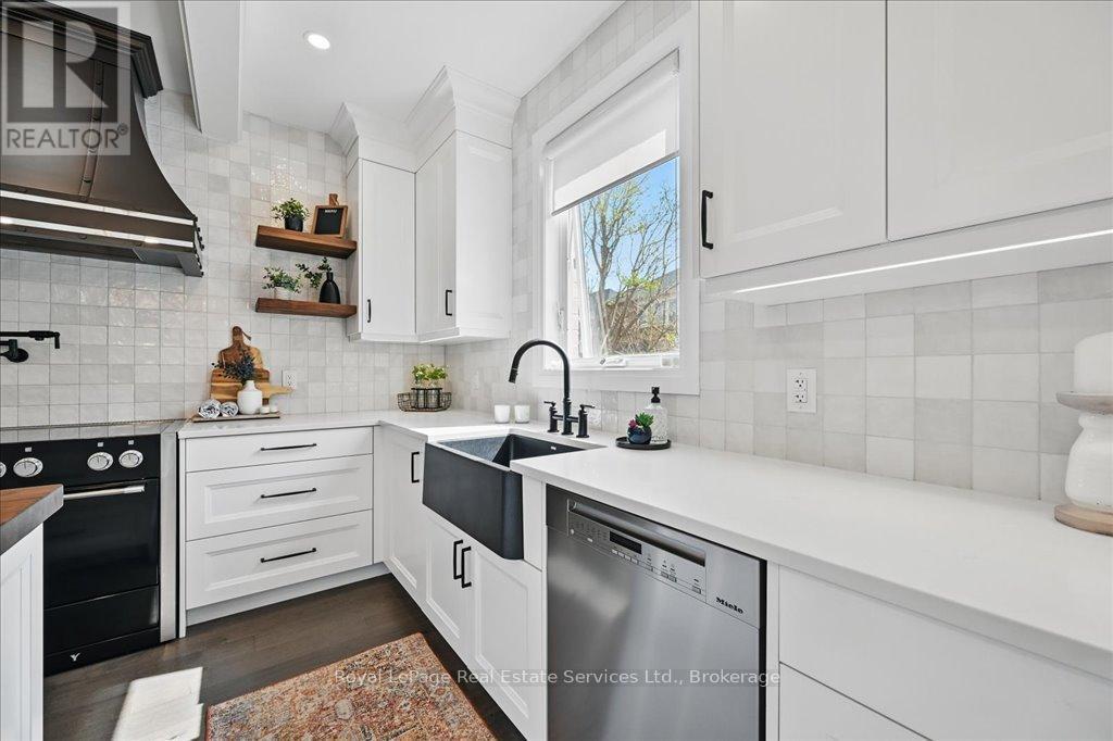 












2144 BLACKFOREST CRESCENT

,
Oakville (WM Westmount),




Ontario
L6M4T7

