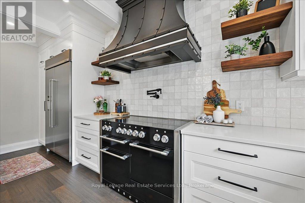 












2144 BLACKFOREST CRESCENT

,
Oakville (WM Westmount),




Ontario
L6M4T7

