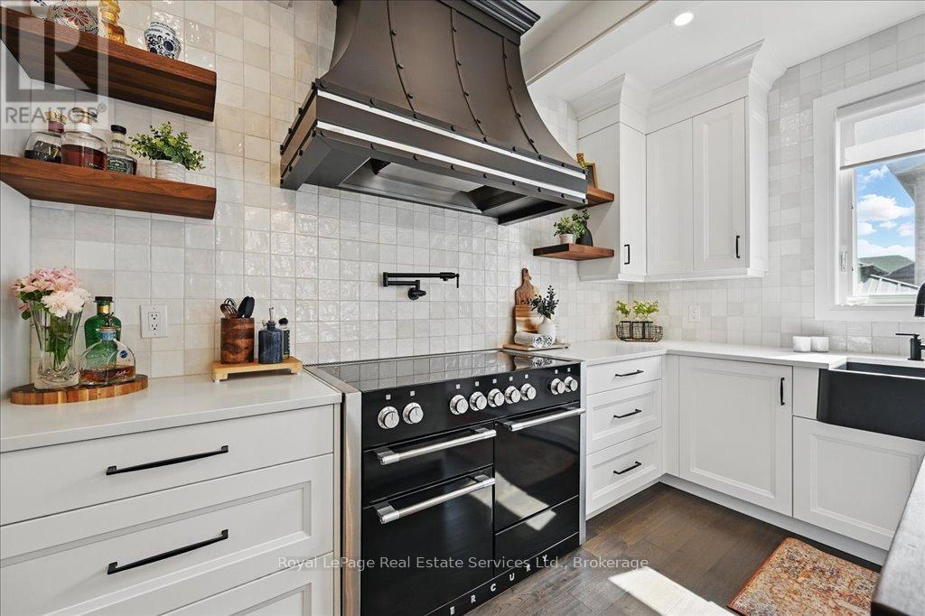 












2144 BLACKFOREST CRESCENT

,
Oakville (WM Westmount),




Ontario
L6M4T7

