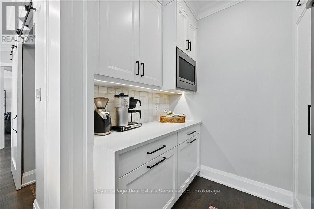 












2144 BLACKFOREST CRESCENT

,
Oakville (WM Westmount),




Ontario
L6M4T7

