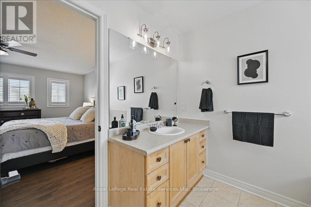 












2144 BLACKFOREST CRESCENT

,
Oakville (WM Westmount),




Ontario
L6M4T7

