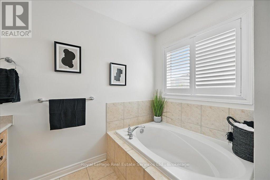 












2144 BLACKFOREST CRESCENT

,
Oakville (WM Westmount),




Ontario
L6M4T7

