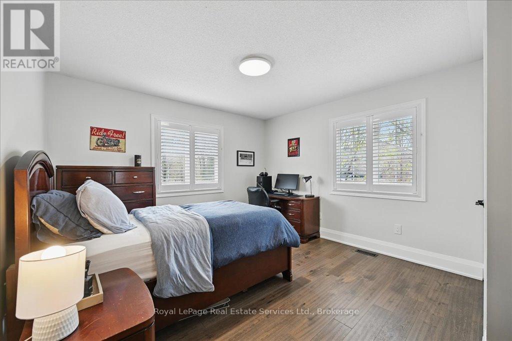 












2144 BLACKFOREST CRESCENT

,
Oakville (WM Westmount),




Ontario
L6M4T7

