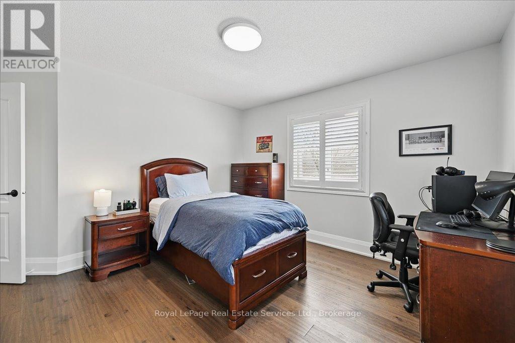












2144 BLACKFOREST CRESCENT

,
Oakville (WM Westmount),




Ontario
L6M4T7

