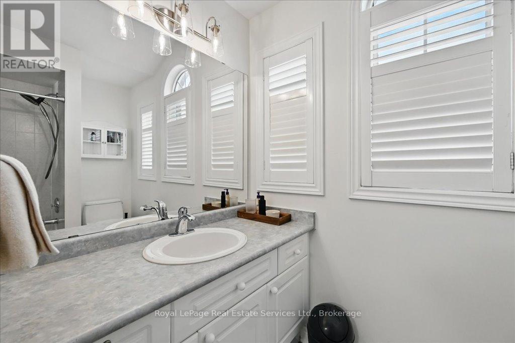 












2144 BLACKFOREST CRESCENT

,
Oakville (WM Westmount),




Ontario
L6M4T7

