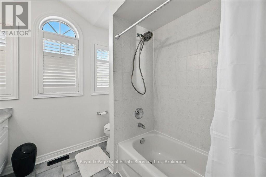 












2144 BLACKFOREST CRESCENT

,
Oakville (WM Westmount),




Ontario
L6M4T7

