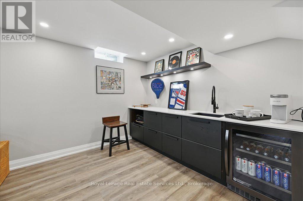 












2144 BLACKFOREST CRESCENT

,
Oakville (WM Westmount),




Ontario
L6M4T7


