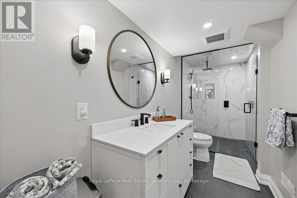 












2144 BLACKFOREST CRESCENT

,
Oakville (WM Westmount),




Ontario
L6M4T7

