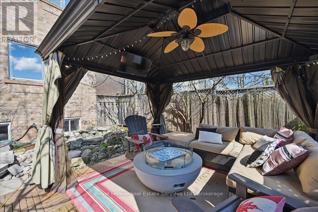 












2144 BLACKFOREST CRESCENT

,
Oakville (WM Westmount),




Ontario
L6M4T7

