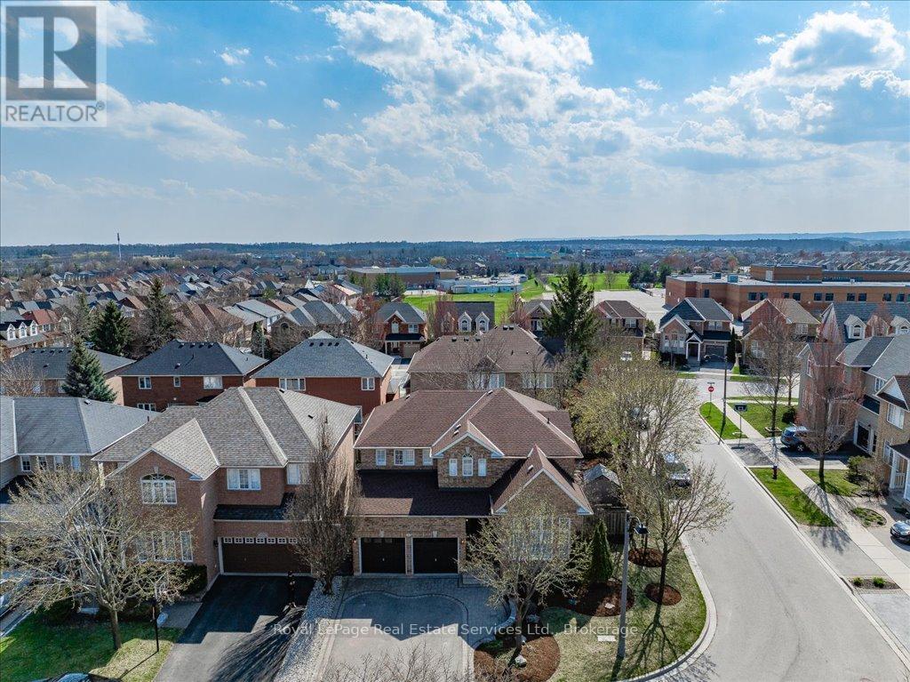 












2144 BLACKFOREST CRESCENT

,
Oakville (WM Westmount),




Ontario
L6M4T7

