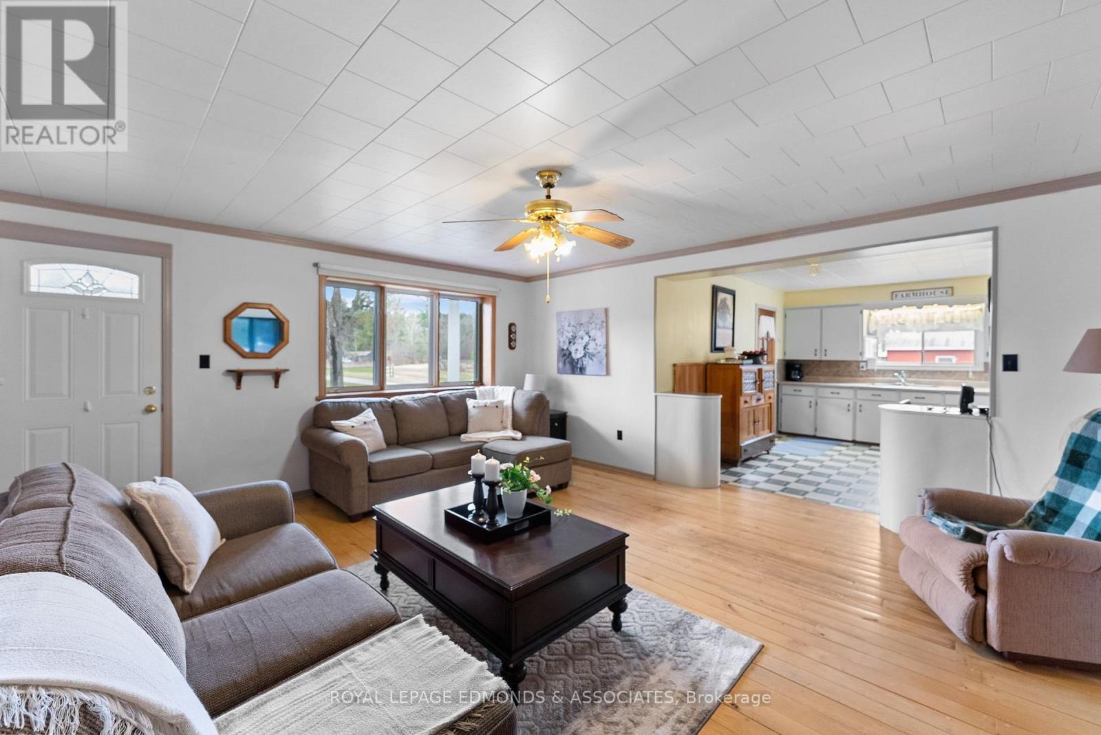 












11333 ROUND LAKE ROAD

,
Laurentian Valley,




Ontario
K8A0K9

