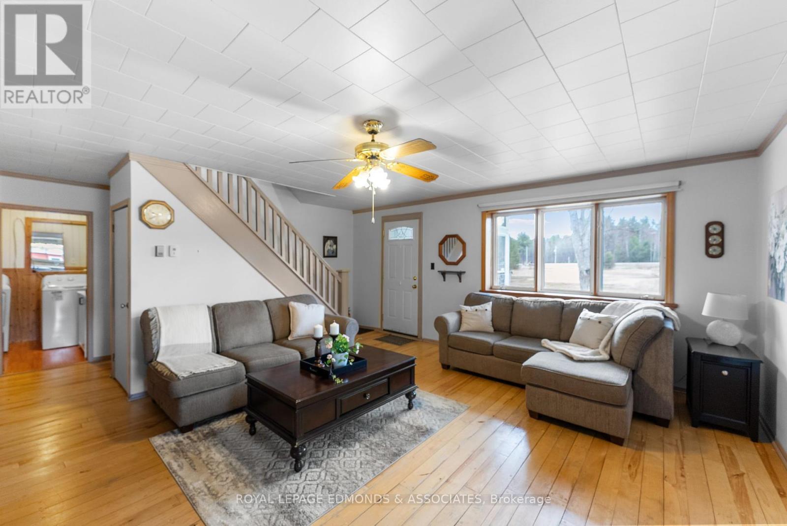 












11333 ROUND LAKE ROAD

,
Laurentian Valley,




Ontario
K8A0K9

