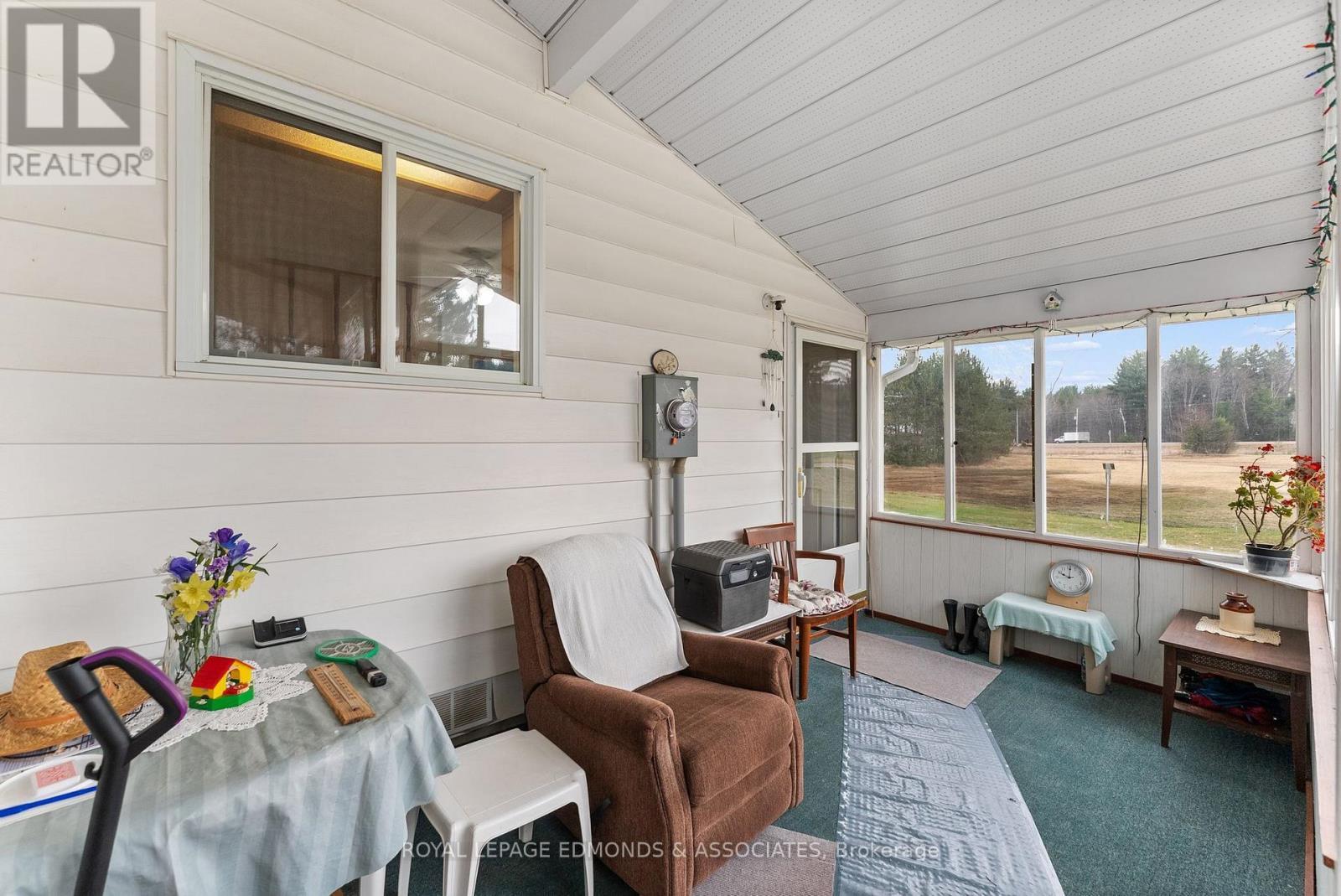 












11333 ROUND LAKE ROAD

,
Laurentian Valley,




Ontario
K8A0K9

