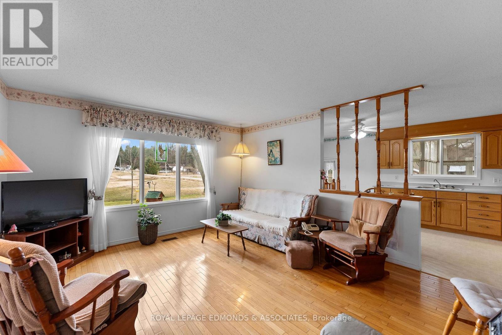 












11333 ROUND LAKE ROAD

,
Laurentian Valley,




Ontario
K8A0K9

