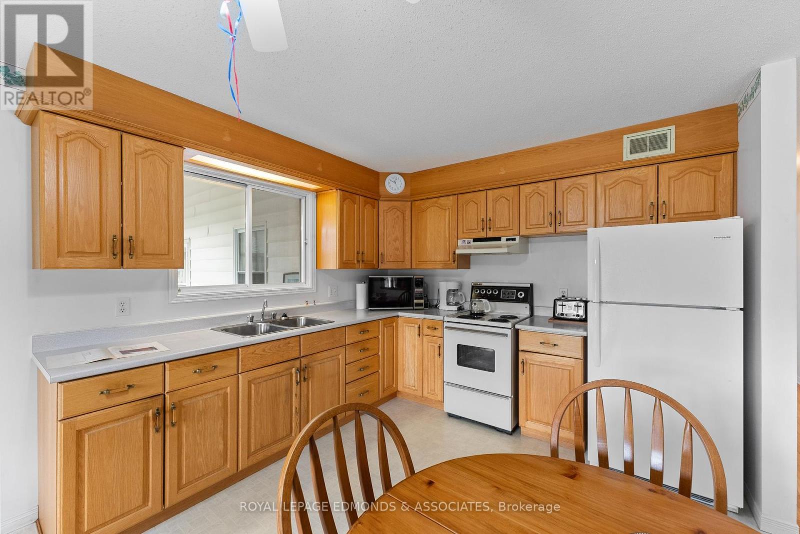 












11333 ROUND LAKE ROAD

,
Laurentian Valley,




Ontario
K8A0K9


