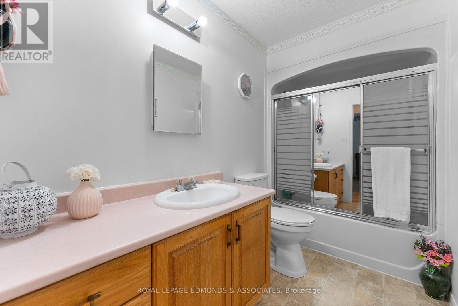












11333 ROUND LAKE ROAD

,
Laurentian Valley,




Ontario
K8A0K9

