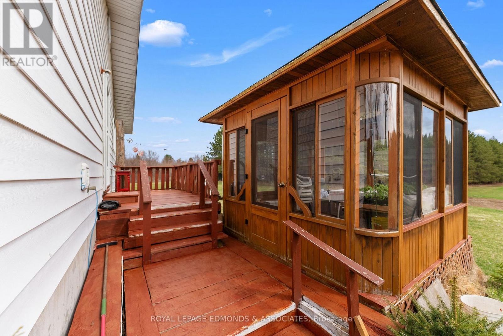 












11333 ROUND LAKE ROAD

,
Laurentian Valley,




Ontario
K8A0K9

