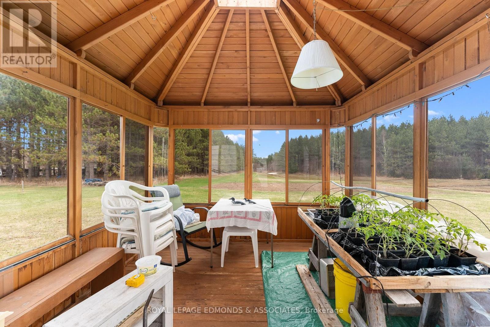 












11333 ROUND LAKE ROAD

,
Laurentian Valley,




Ontario
K8A0K9

