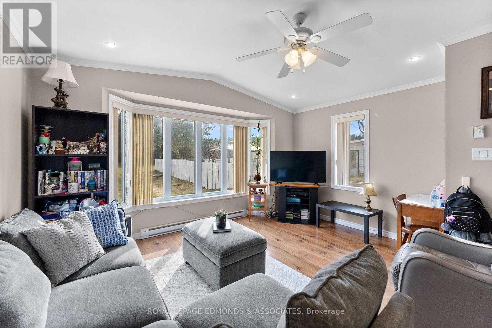 












11333 ROUND LAKE ROAD

,
Laurentian Valley,




Ontario
K8A0K9

