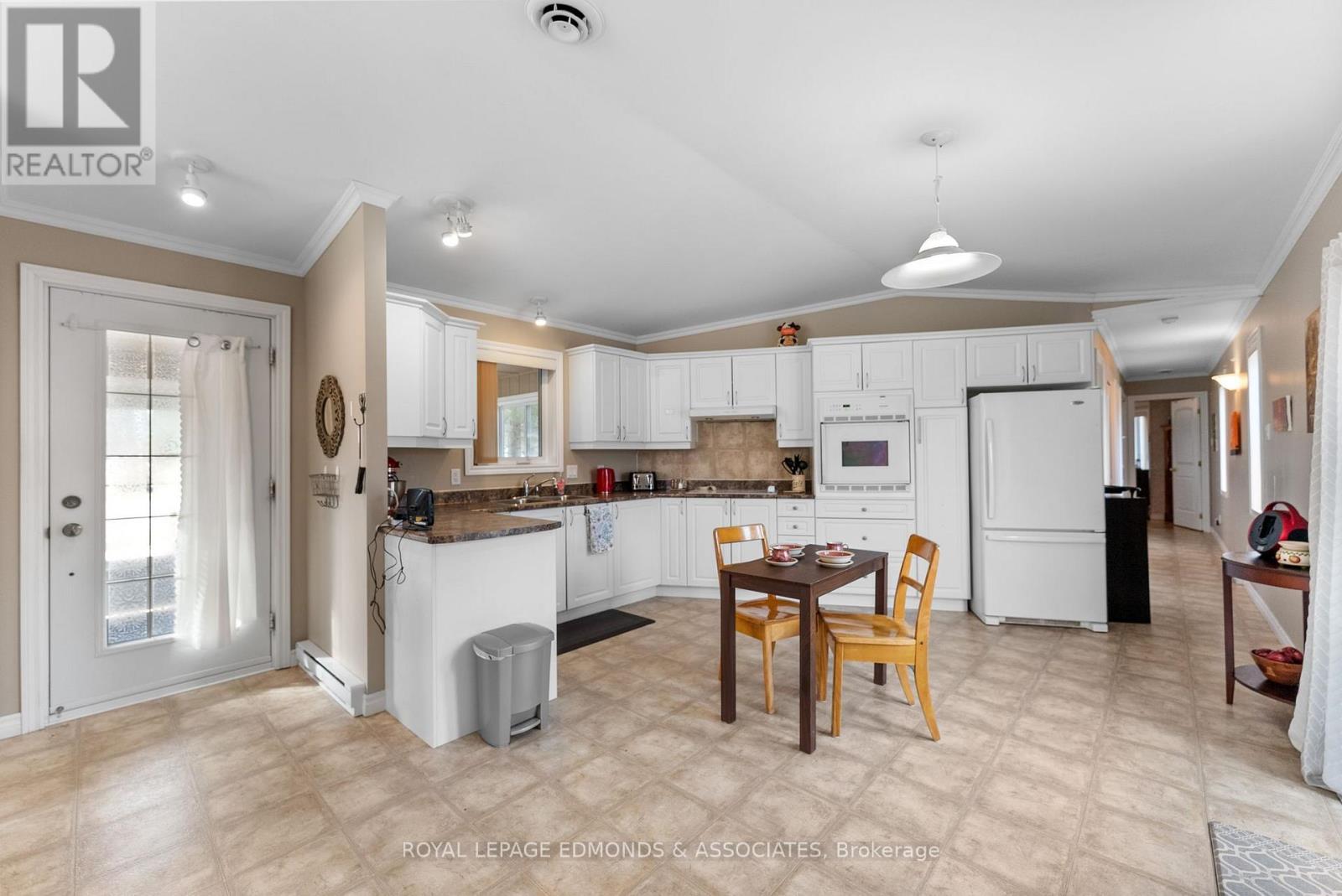 












11333 ROUND LAKE ROAD

,
Laurentian Valley,




Ontario
K8A0K9


