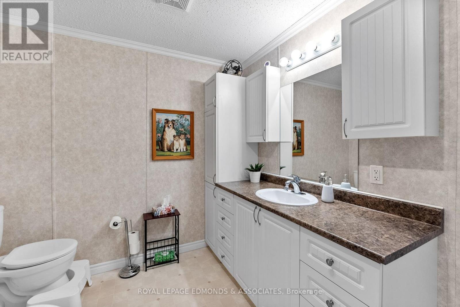 












11333 ROUND LAKE ROAD

,
Laurentian Valley,




Ontario
K8A0K9

