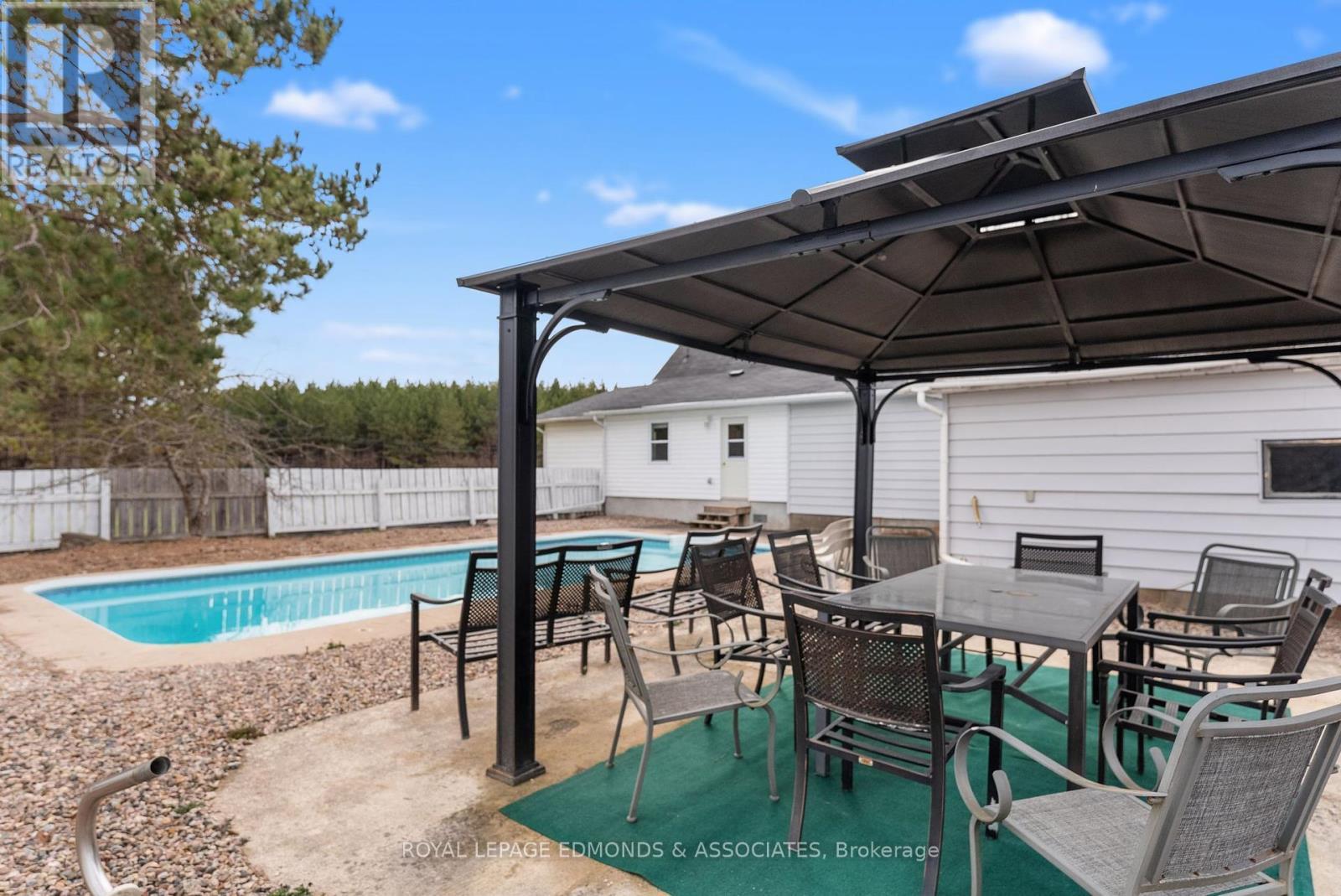 












11333 ROUND LAKE ROAD

,
Laurentian Valley,




Ontario
K8A0K9

