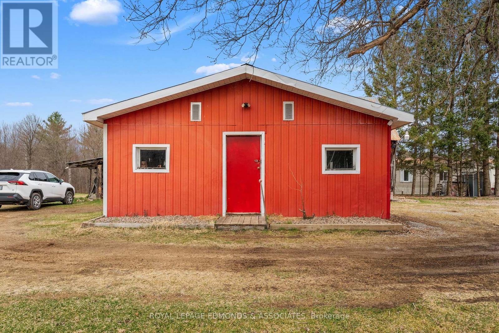 












11333 ROUND LAKE ROAD

,
Laurentian Valley,




Ontario
K8A0K9

