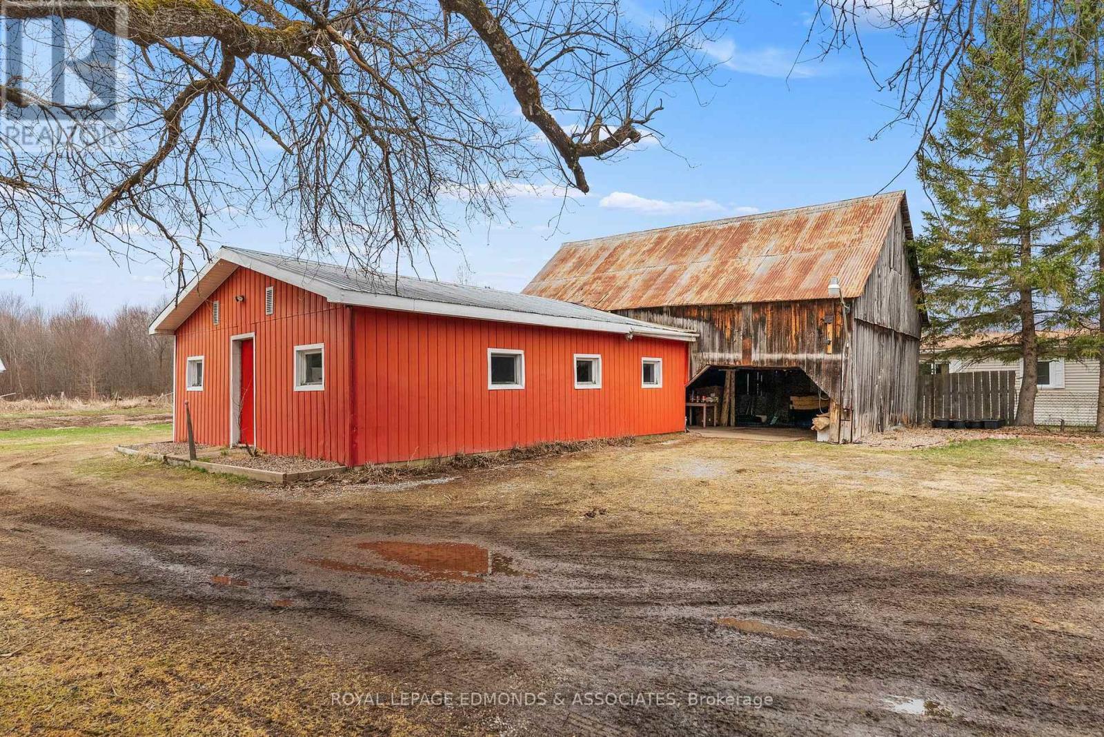 












11333 ROUND LAKE ROAD

,
Laurentian Valley,




Ontario
K8A0K9

