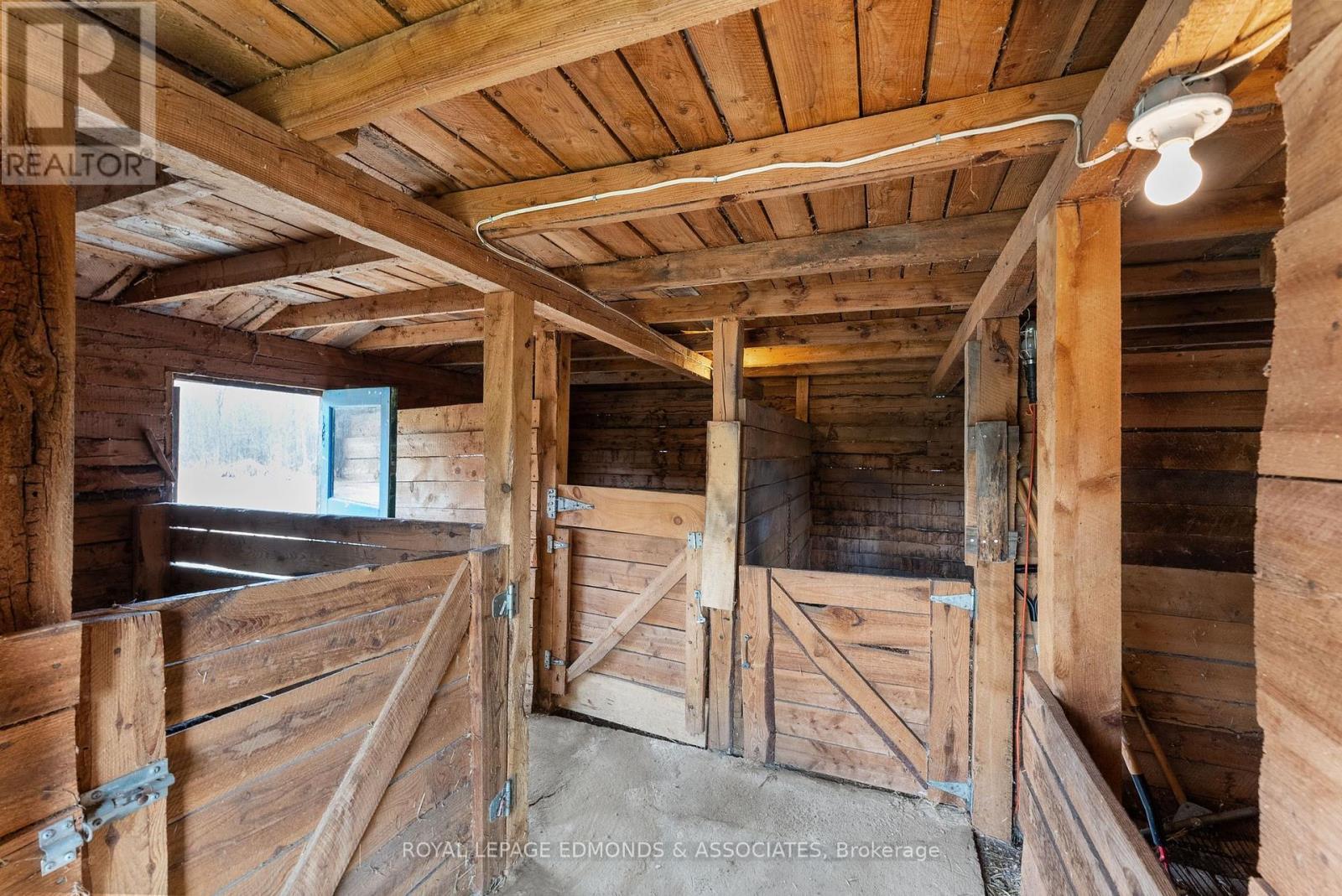 












11333 ROUND LAKE ROAD

,
Laurentian Valley,




Ontario
K8A0K9

