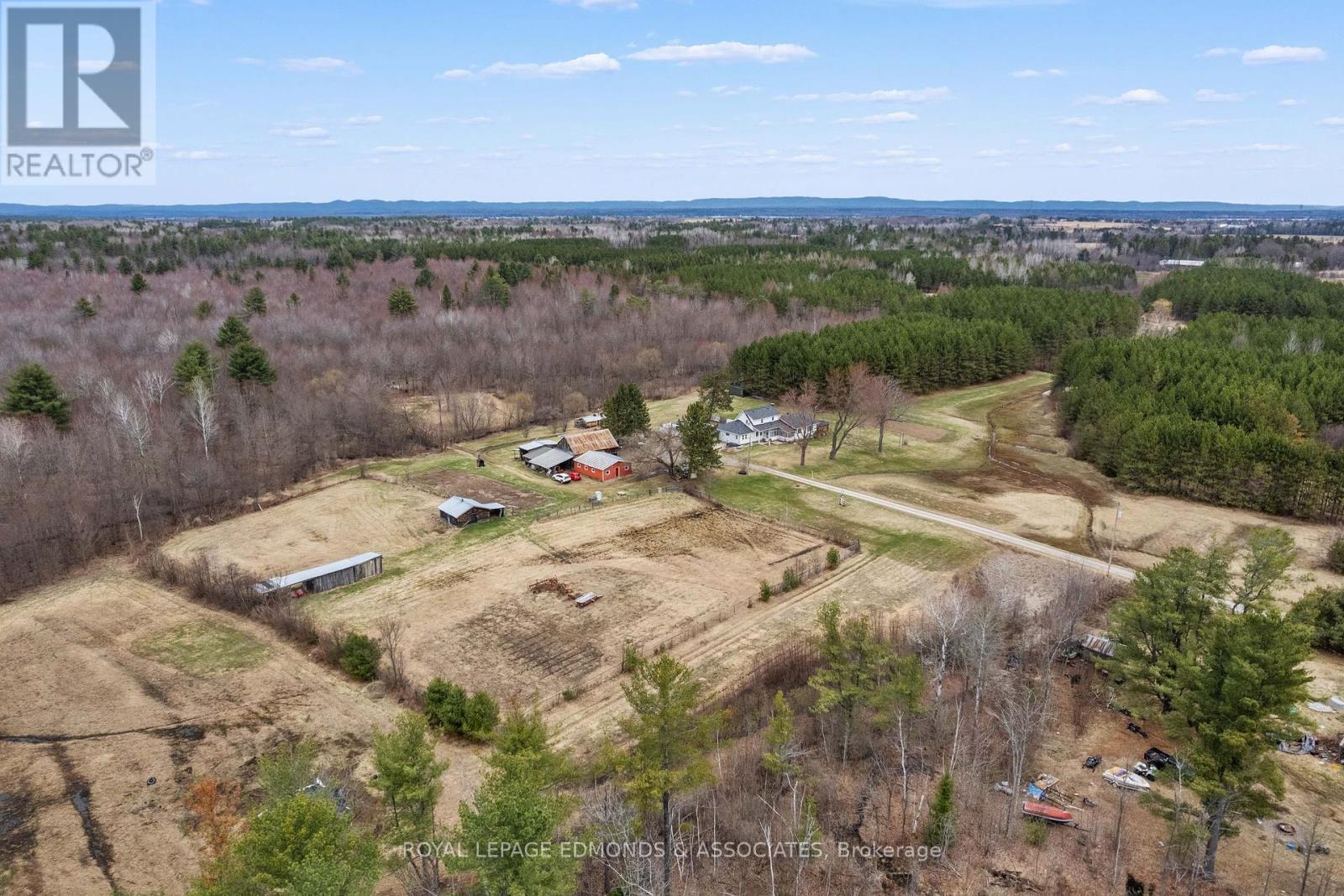 












11333 ROUND LAKE ROAD

,
Laurentian Valley,




Ontario
K8A0K9


