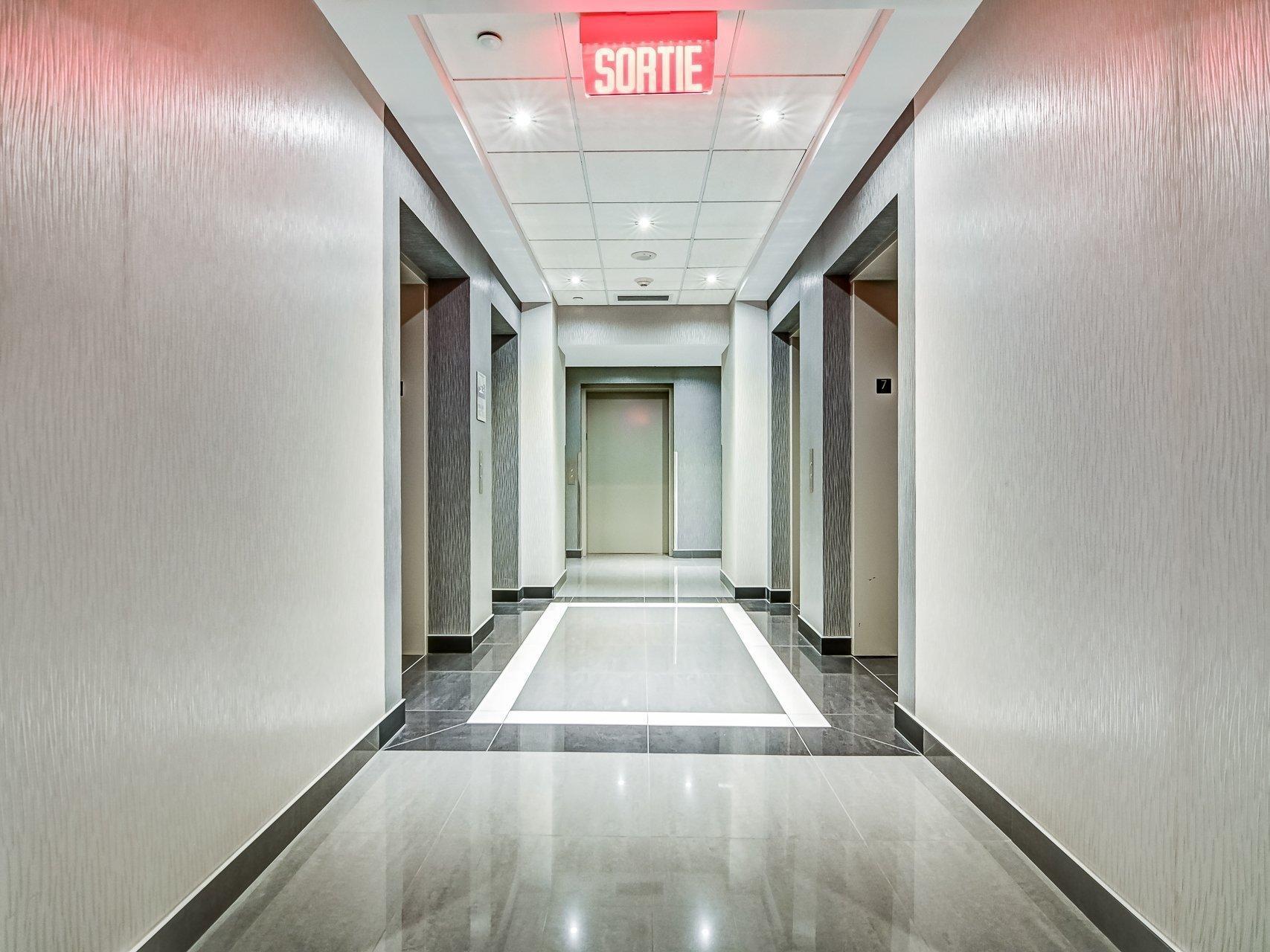 









1225


Boul. Robert-Bourassa

, 1428,
Montréal (Ville-Marie),




QC
H3B9A9

