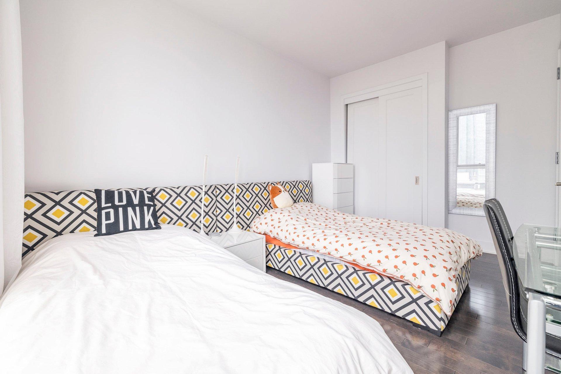 









1225


Boul. Robert-Bourassa

, 1428,
Montréal (Ville-Marie),




QC
H3B9A9

