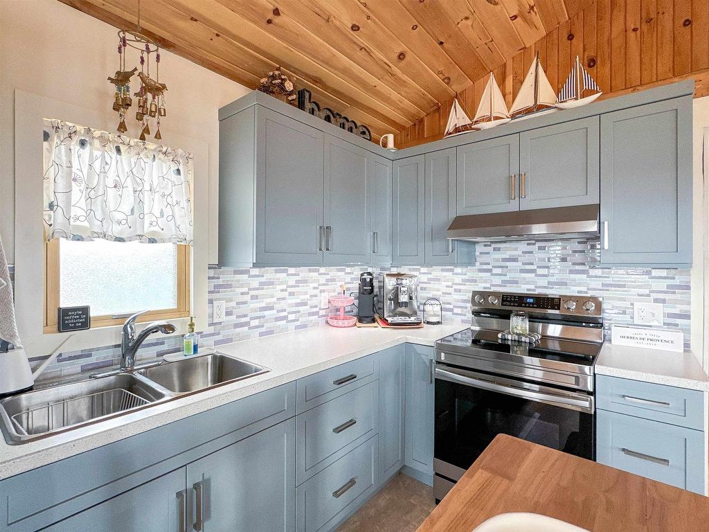 












3 Oswald Road

,
Borden-Carleton,




PE
C0B 1X0

