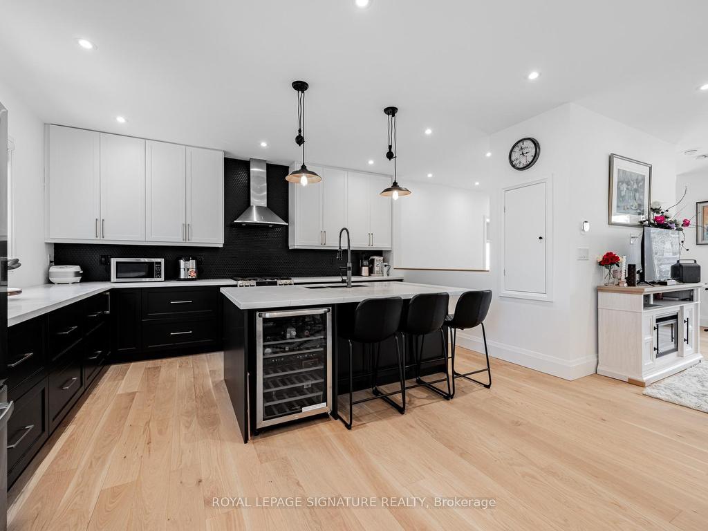









22


Yorkleigh

Avenue,
Toronto,




ON
M9P 1Y4

