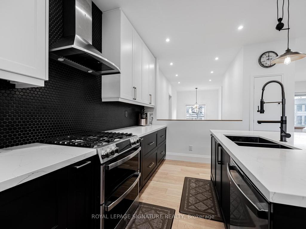 









22


Yorkleigh

Avenue,
Toronto,




ON
M9P 1Y4

