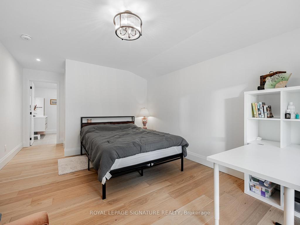 









22


Yorkleigh

Avenue,
Toronto,




ON
M9P 1Y4

