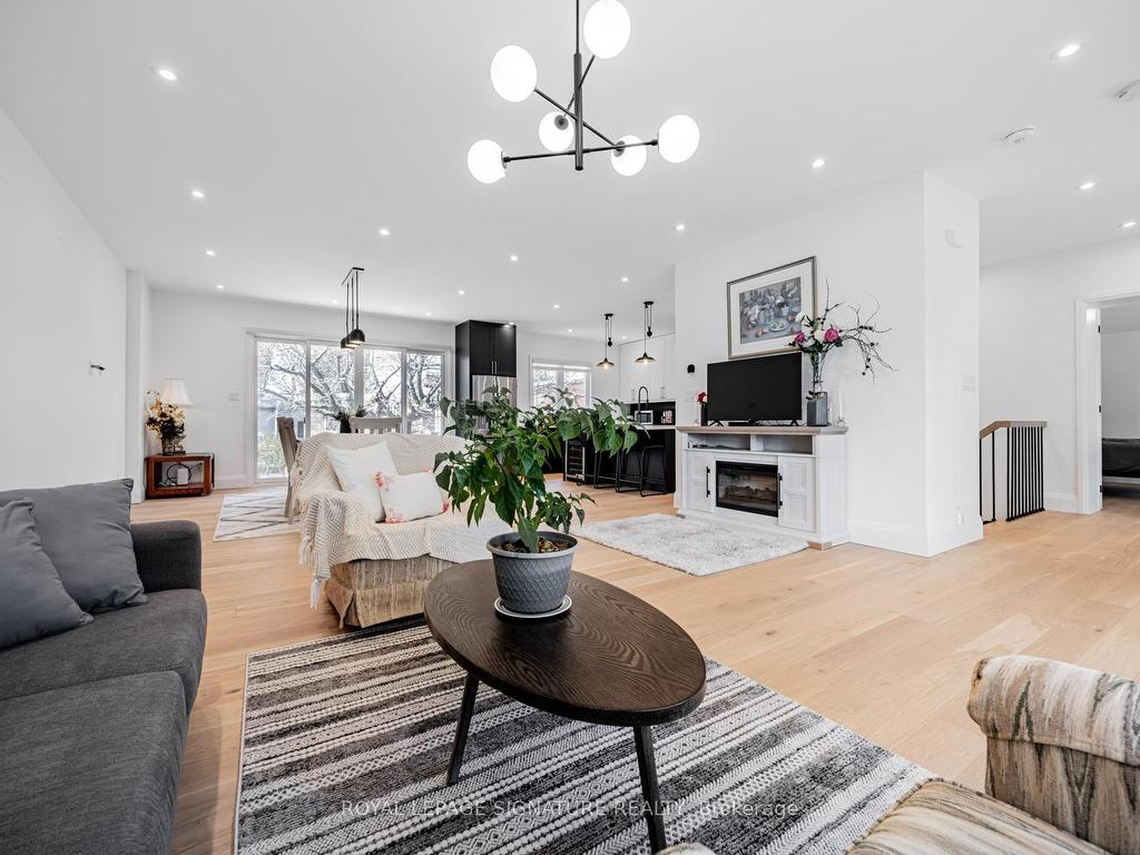 









22


Yorkleigh

Avenue,
Toronto,




ON
M9P 1Y4


