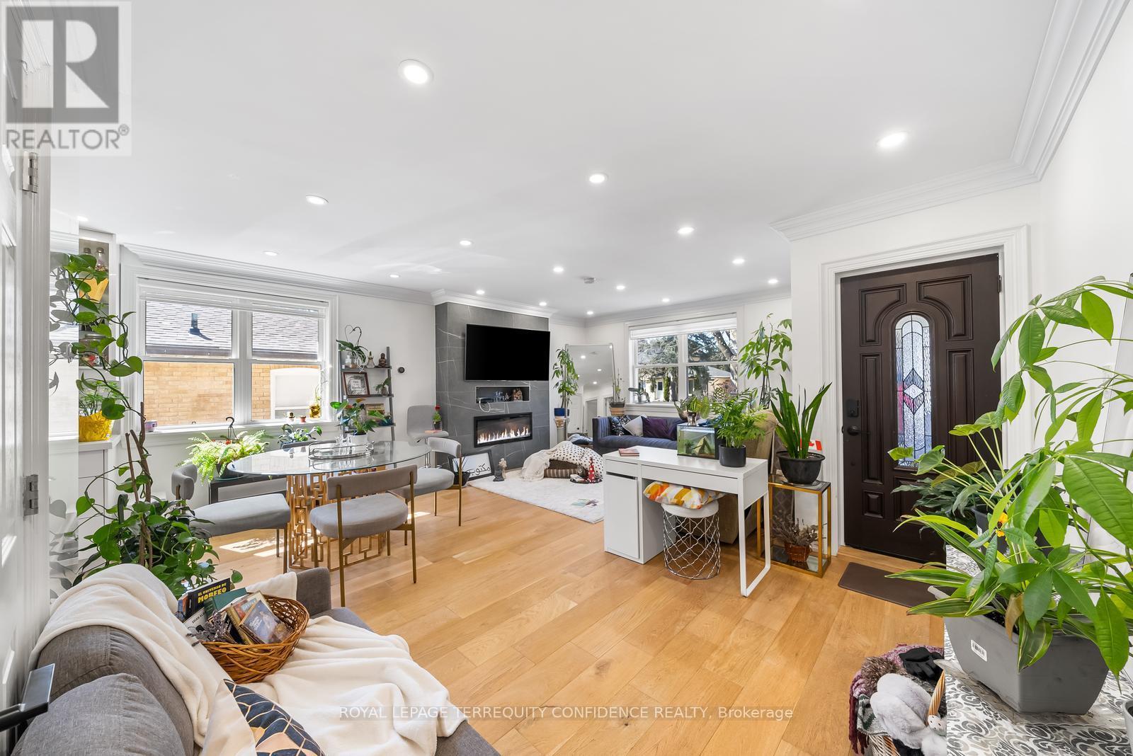 












103 HOUNSLOW AVENUE

,
Toronto,




Ontario
M2N2B1

