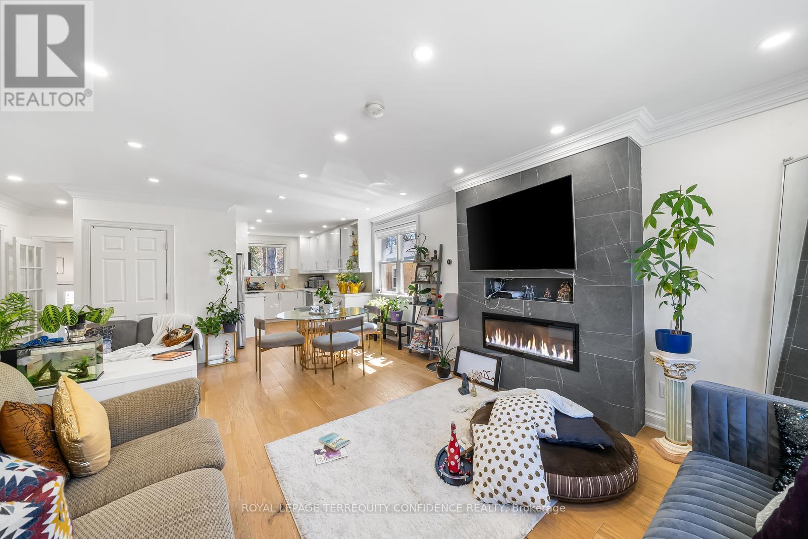 












103 HOUNSLOW AVENUE

,
Toronto,




Ontario
M2N2B1

