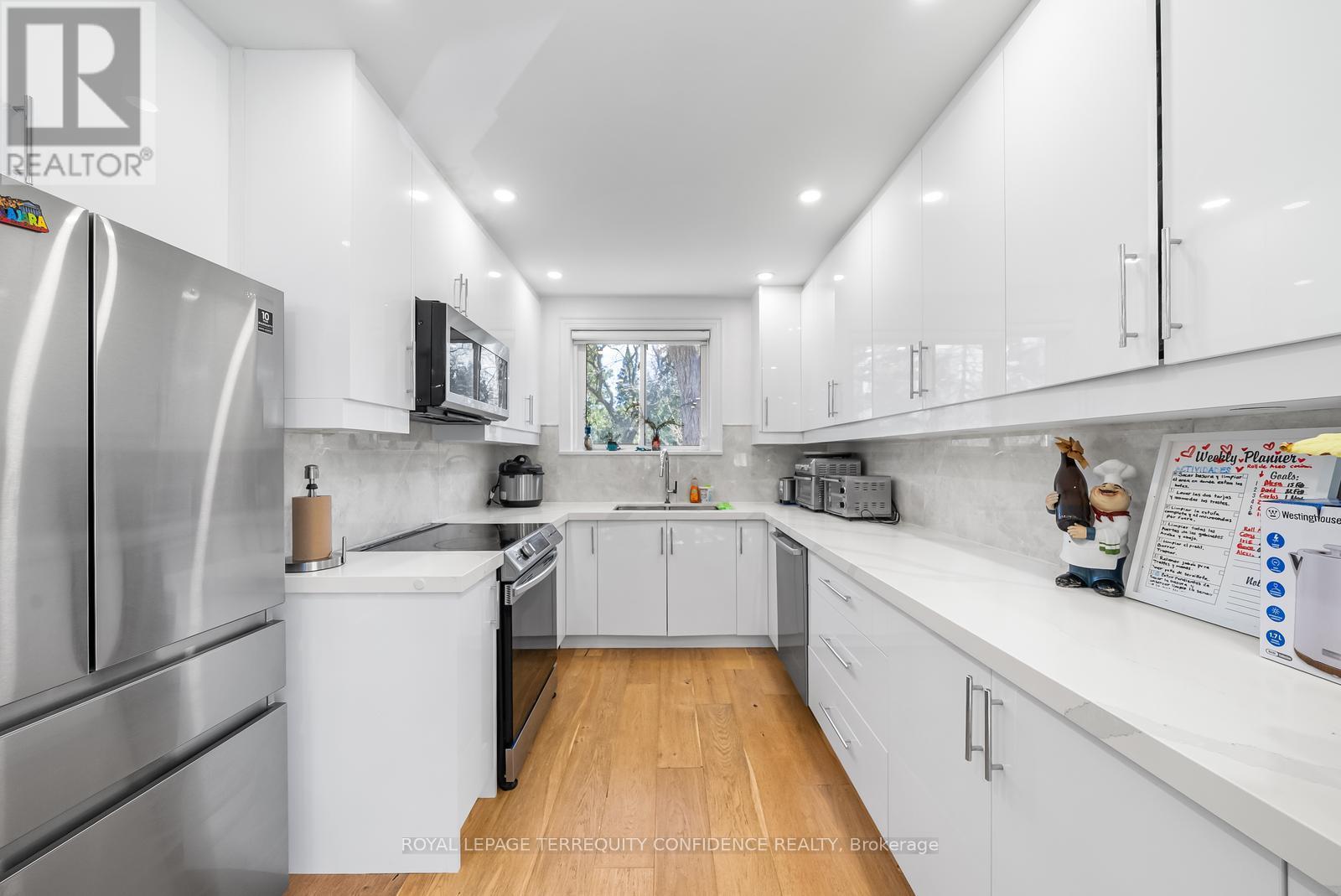 












103 HOUNSLOW AVENUE

,
Toronto,




Ontario
M2N2B1

