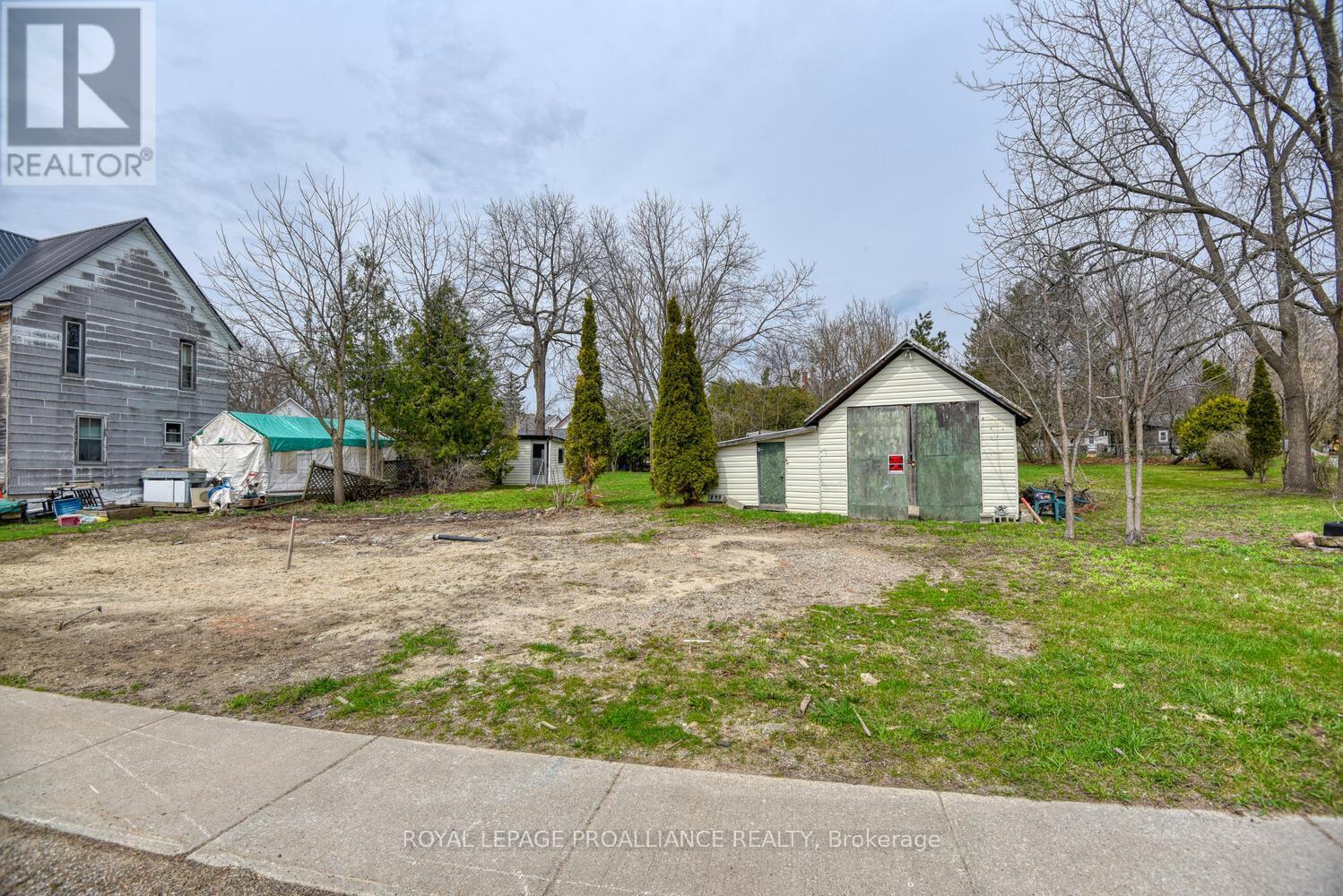 












20 GRAND TRUNK AVENUE

,
Lansdowne Village,







Ontario
K0E1L0

